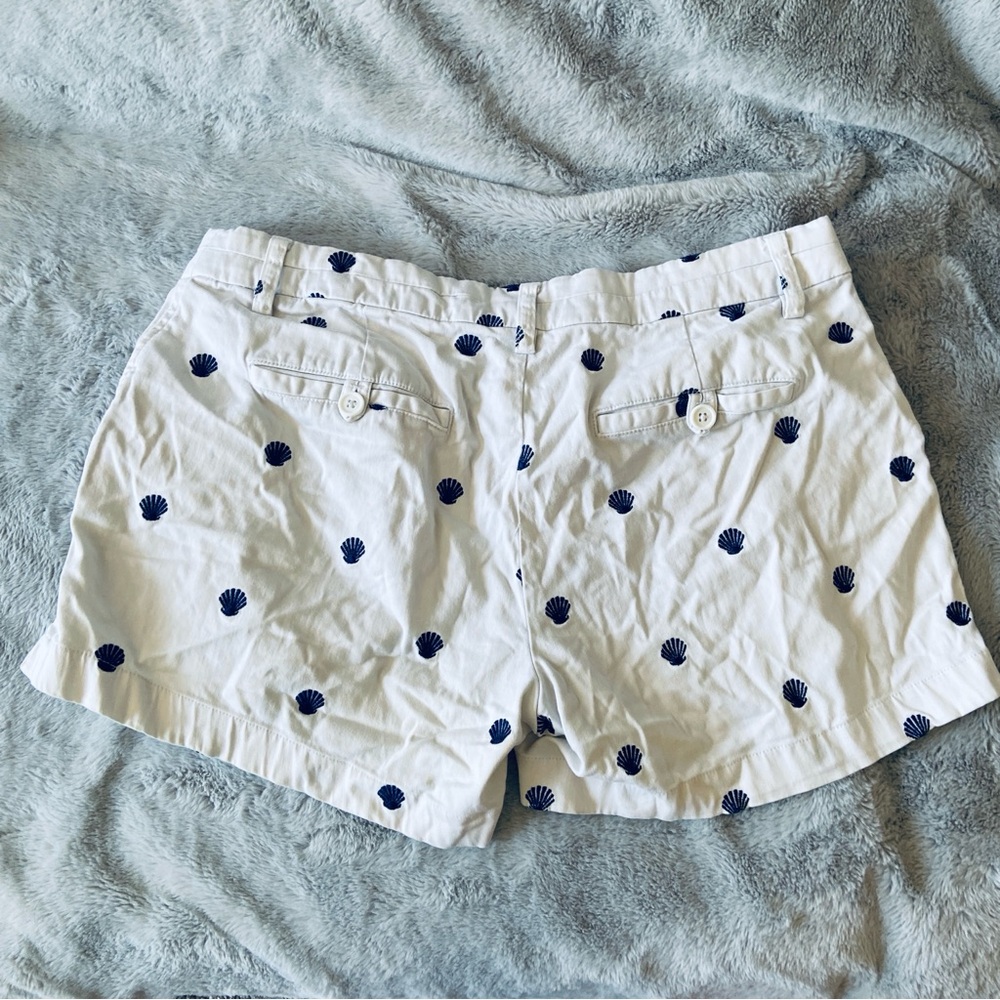 💝3/$20 British khaki Shell Print Women's Shorts - Picture 2 of 7